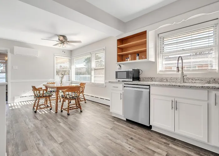 Spacious 2 Bedroom In Niles, Illinois With Office, Full Kitchen And 2 Baths Casa de férias *