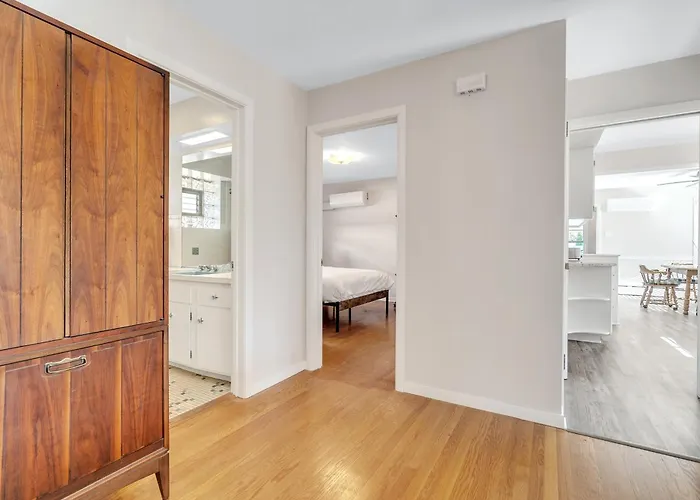 Spacious 2 Bedroom In Niles, Illinois With Office, Full Kitchen And 2 Baths Casa de férias