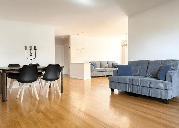 Casa de férias Spacious 2 Bedroom In Niles, Illinois With Office, Full Kitchen And 2 Baths